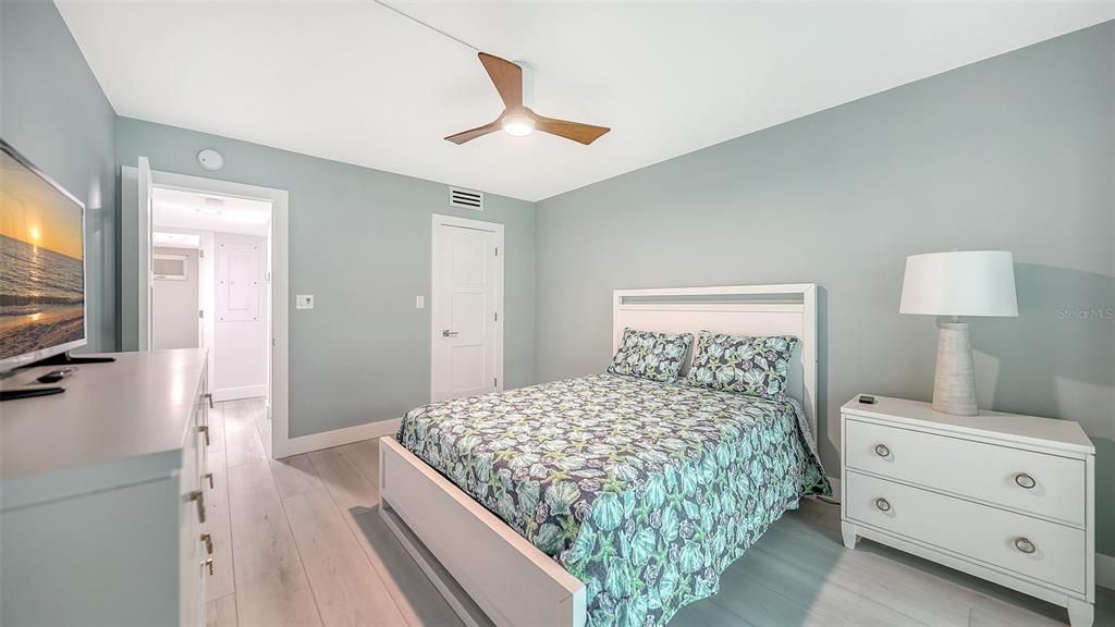 For Sale: $565,000 (2 beds, 2 baths, 1205 Square Feet)