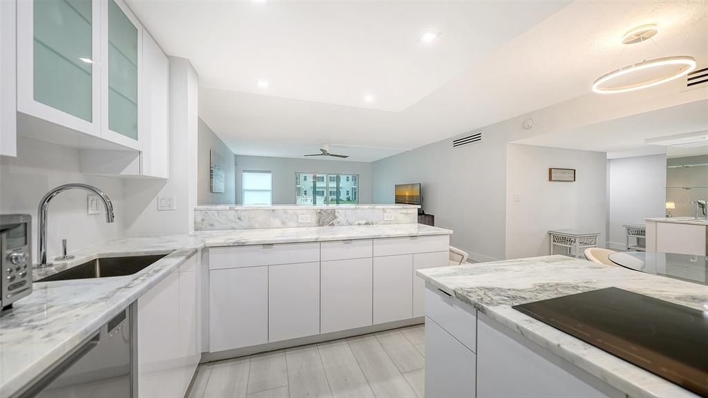For Sale: $565,000 (2 beds, 2 baths, 1205 Square Feet)