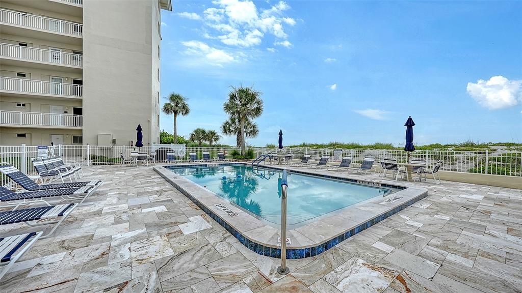 For Sale: $565,000 (2 beds, 2 baths, 1205 Square Feet)