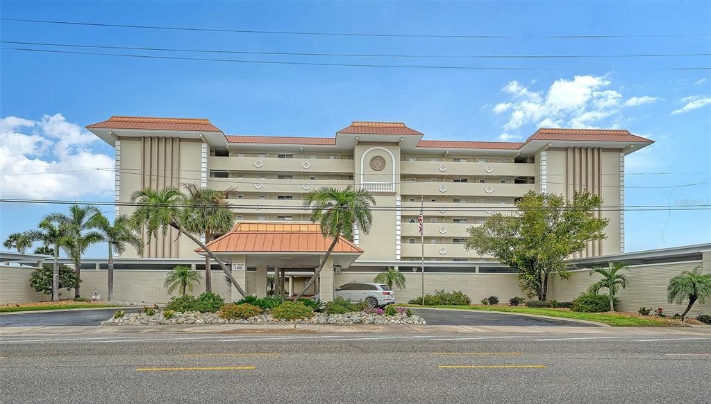 For Sale: $565,000 (2 beds, 2 baths, 1205 Square Feet)