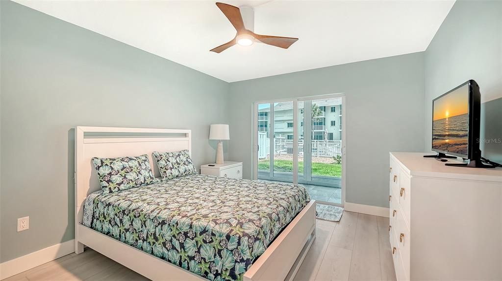 For Sale: $565,000 (2 beds, 2 baths, 1205 Square Feet)