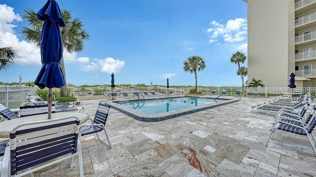 For Sale: $565,000 (2 beds, 2 baths, 1205 Square Feet)