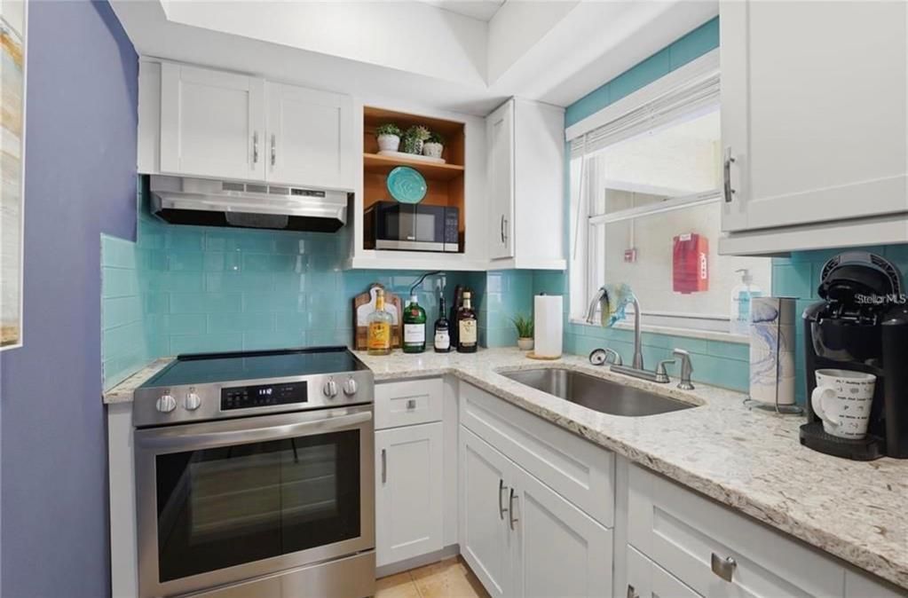 For Sale: $565,000 (2 beds, 2 baths, 1205 Square Feet)
