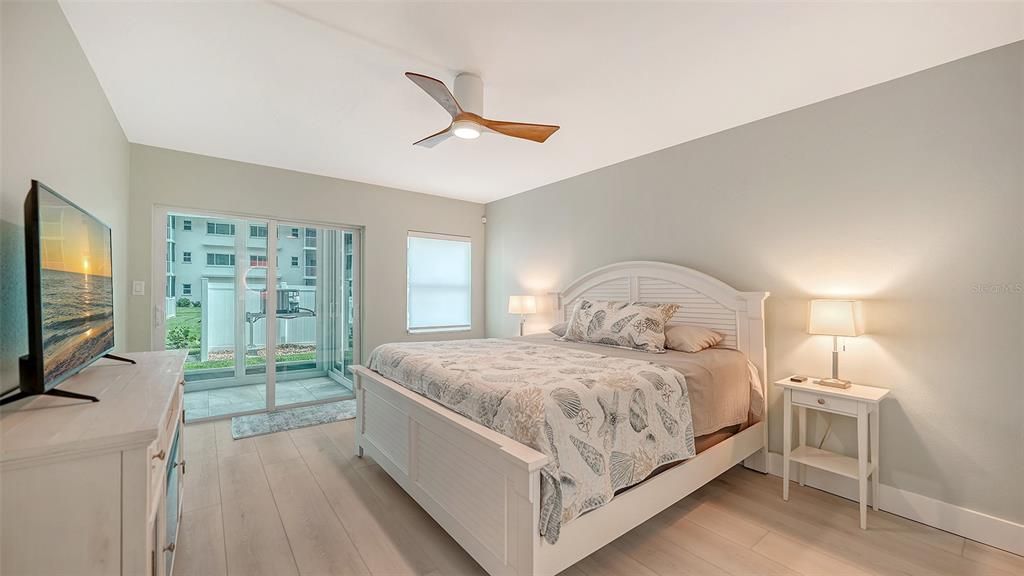 For Sale: $565,000 (2 beds, 2 baths, 1205 Square Feet)