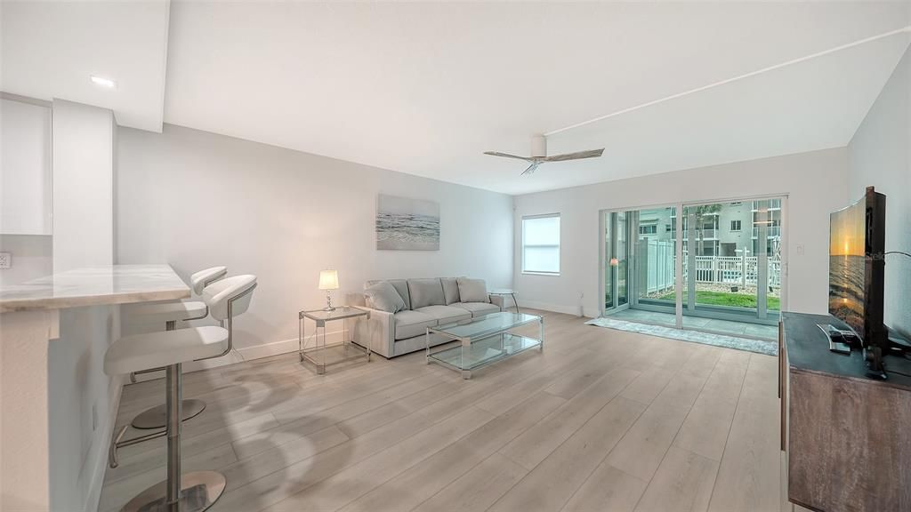 For Sale: $565,000 (2 beds, 2 baths, 1205 Square Feet)