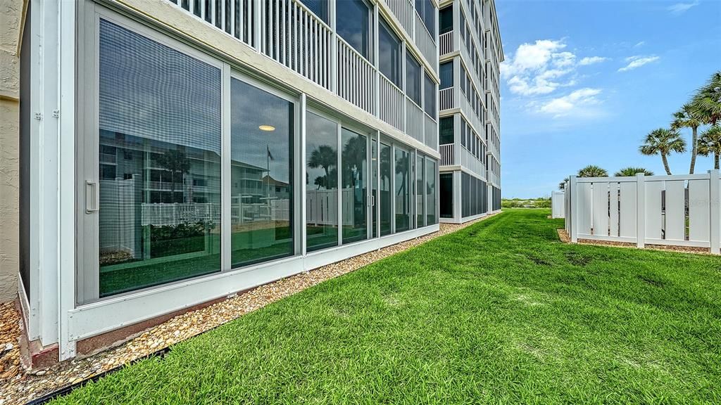 For Sale: $565,000 (2 beds, 2 baths, 1205 Square Feet)