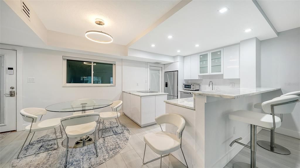 For Sale: $565,000 (2 beds, 2 baths, 1205 Square Feet)