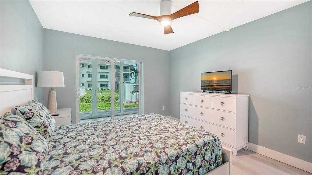 For Sale: $565,000 (2 beds, 2 baths, 1205 Square Feet)