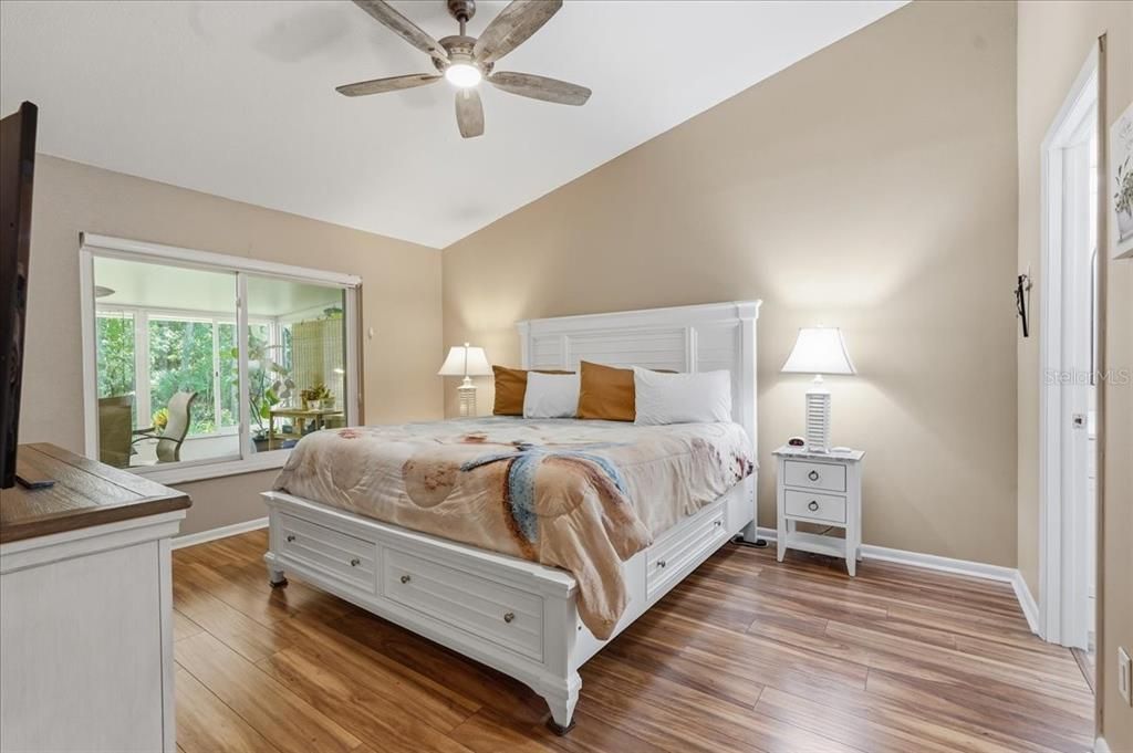 For Sale: $299,900 (2 beds, 2 baths, 1414 Square Feet)