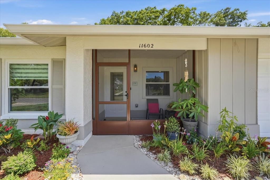 For Sale: $299,900 (2 beds, 2 baths, 1414 Square Feet)