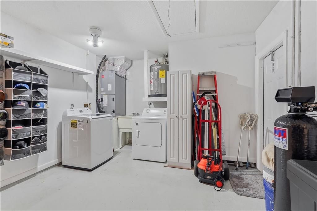 For Sale: $299,900 (2 beds, 2 baths, 1414 Square Feet)