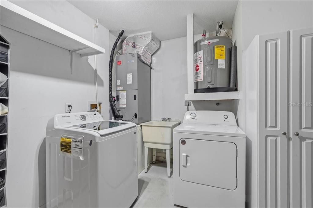 For Sale: $299,900 (2 beds, 2 baths, 1414 Square Feet)