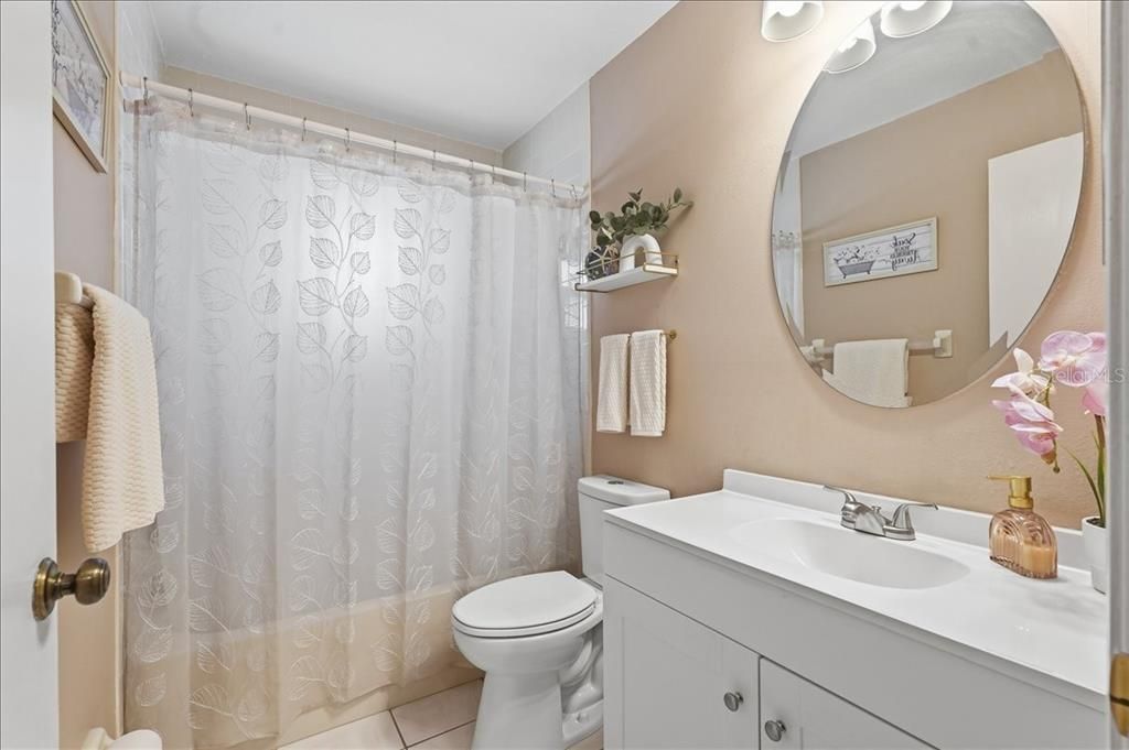 For Sale: $299,900 (2 beds, 2 baths, 1414 Square Feet)