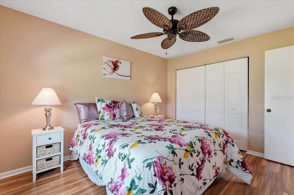 For Sale: $299,900 (2 beds, 2 baths, 1414 Square Feet)