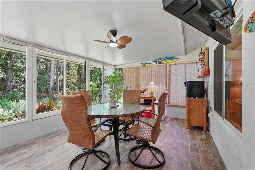 For Sale: $299,900 (2 beds, 2 baths, 1414 Square Feet)