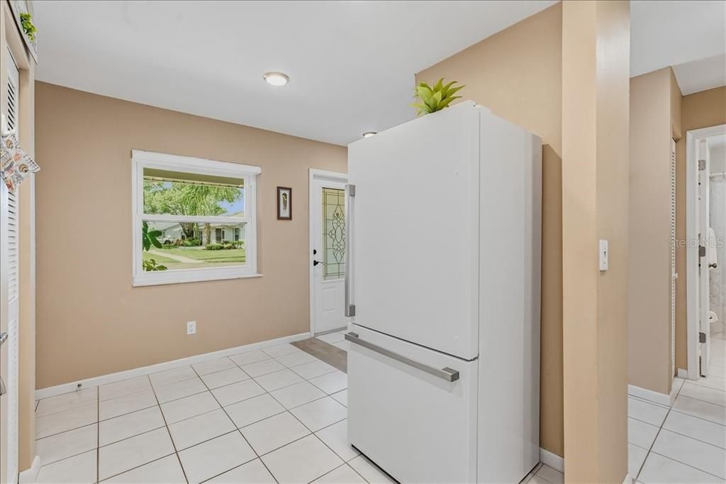For Sale: $299,900 (2 beds, 2 baths, 1414 Square Feet)