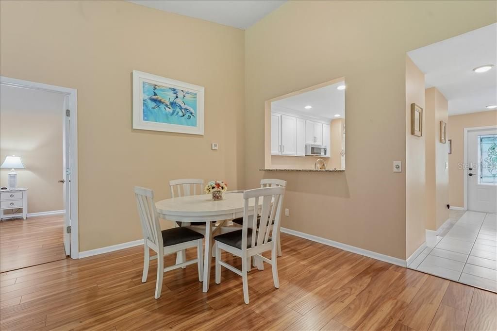 For Sale: $299,900 (2 beds, 2 baths, 1414 Square Feet)