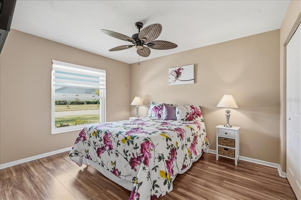 For Sale: $299,900 (2 beds, 2 baths, 1414 Square Feet)