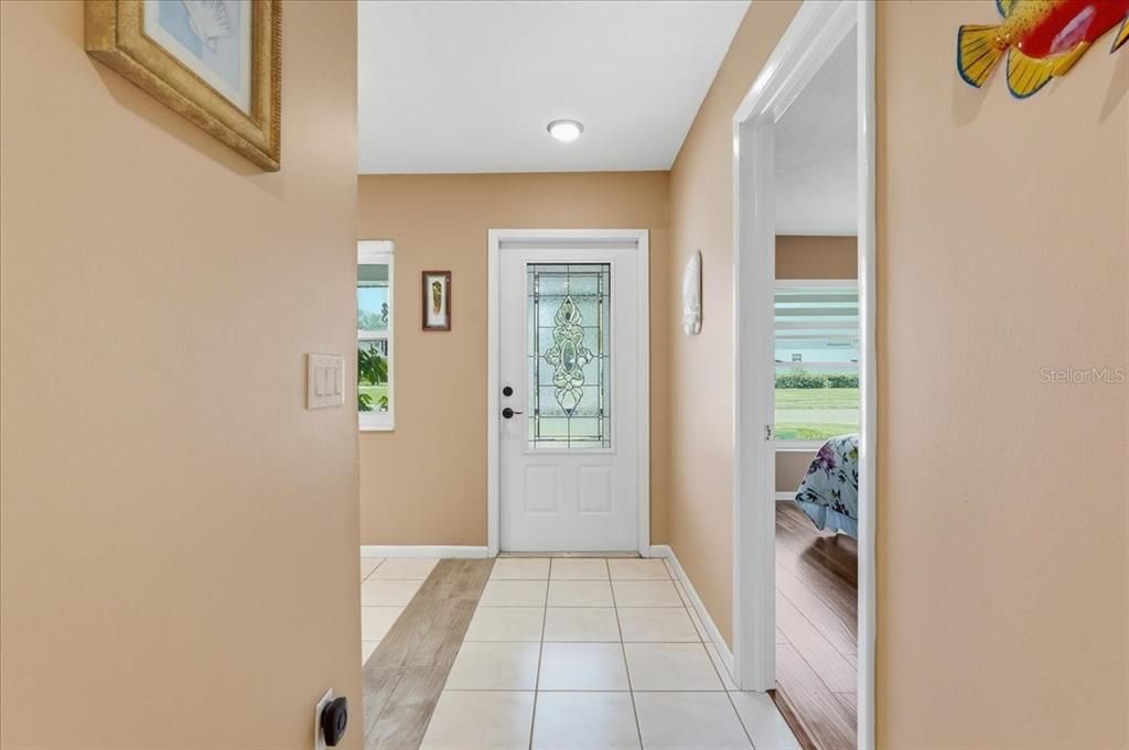 For Sale: $299,900 (2 beds, 2 baths, 1414 Square Feet)
