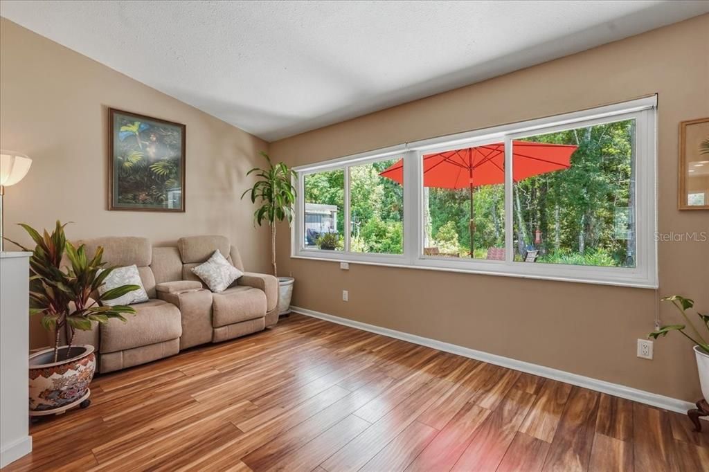For Sale: $299,900 (2 beds, 2 baths, 1414 Square Feet)