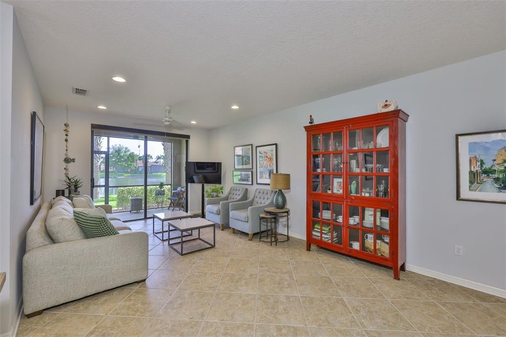 For Sale: $309,000 (3 beds, 2 baths, 1381 Square Feet)