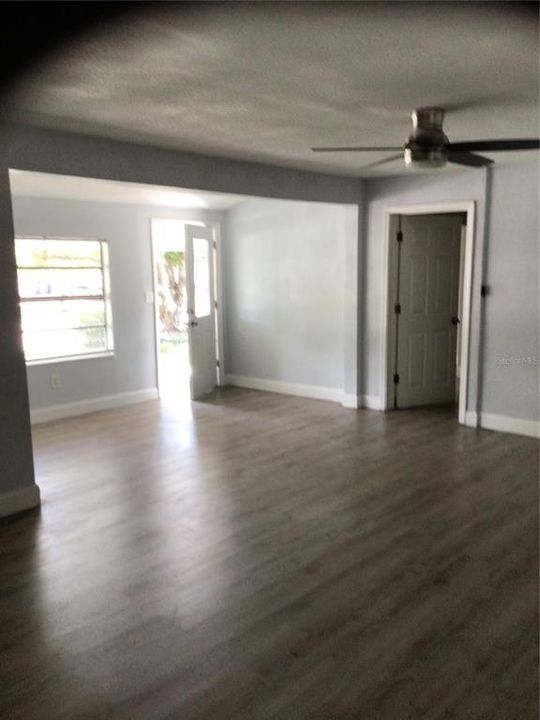 En Venta: $269,900 (4 camas, 2 baños, 1690 Pies cuadrados)