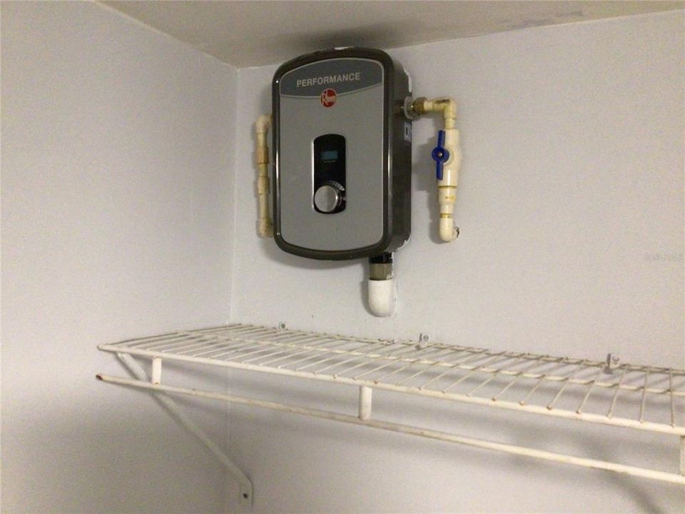En Venta: $269,900 (4 camas, 2 baños, 1690 Pies cuadrados)