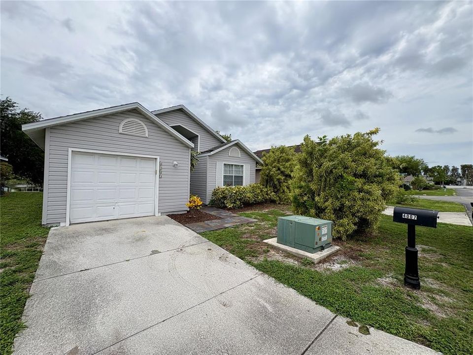For Rent: $2,300 (3 beds, 2 baths, 1167 Square Feet)