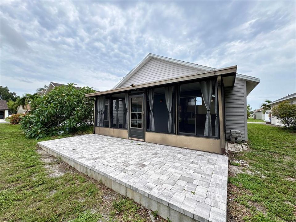 For Rent: $2,300 (3 beds, 2 baths, 1167 Square Feet)