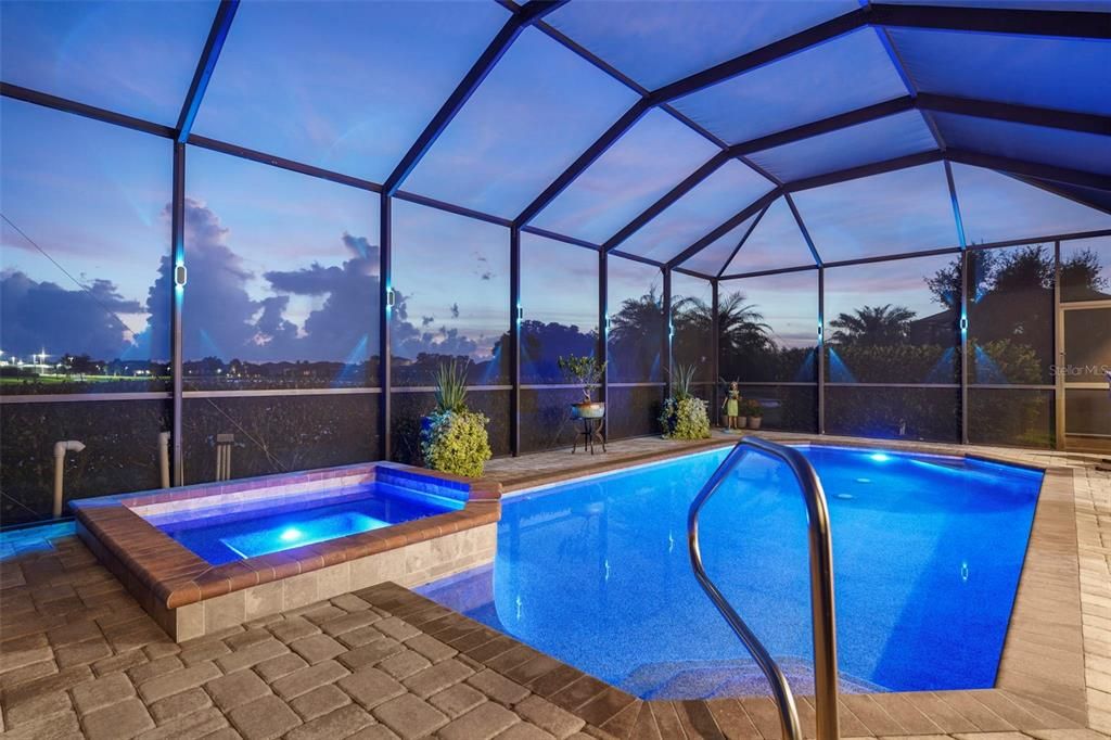 Activo con contrato: $899,000 (4 camas, 2 baños, 2243 Pies cuadrados)