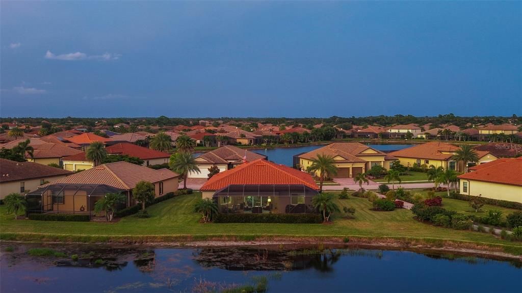Activo con contrato: $899,000 (4 camas, 2 baños, 2243 Pies cuadrados)