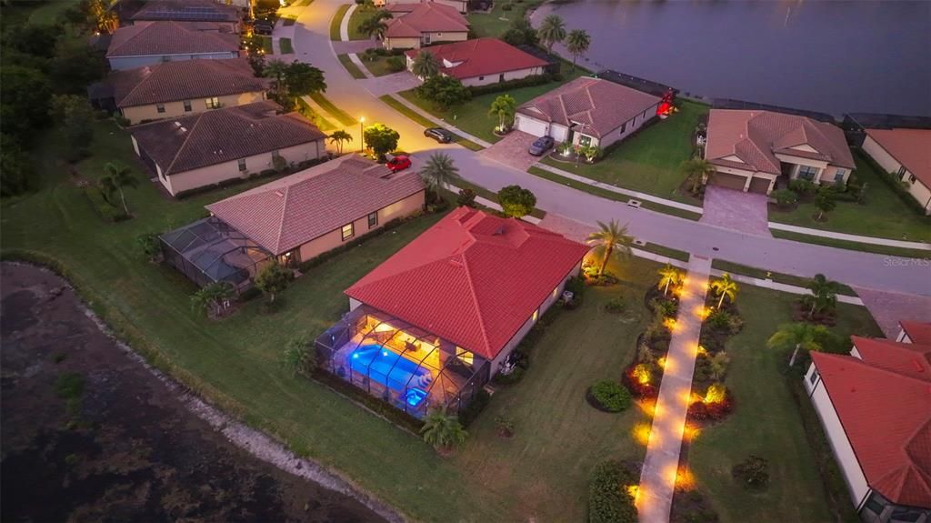 Activo con contrato: $899,000 (4 camas, 2 baños, 2243 Pies cuadrados)