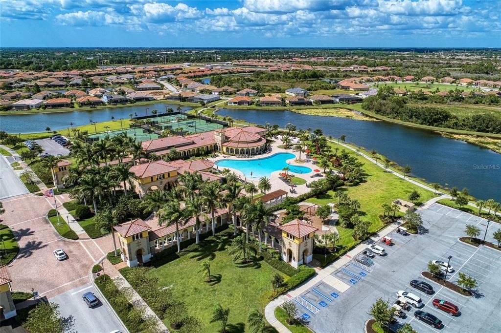 Activo con contrato: $899,000 (4 camas, 2 baños, 2243 Pies cuadrados)