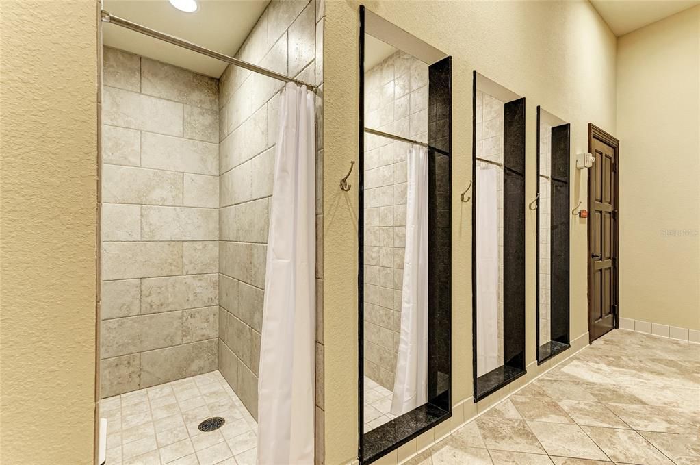 Activo con contrato: $899,000 (4 camas, 2 baños, 2243 Pies cuadrados)
