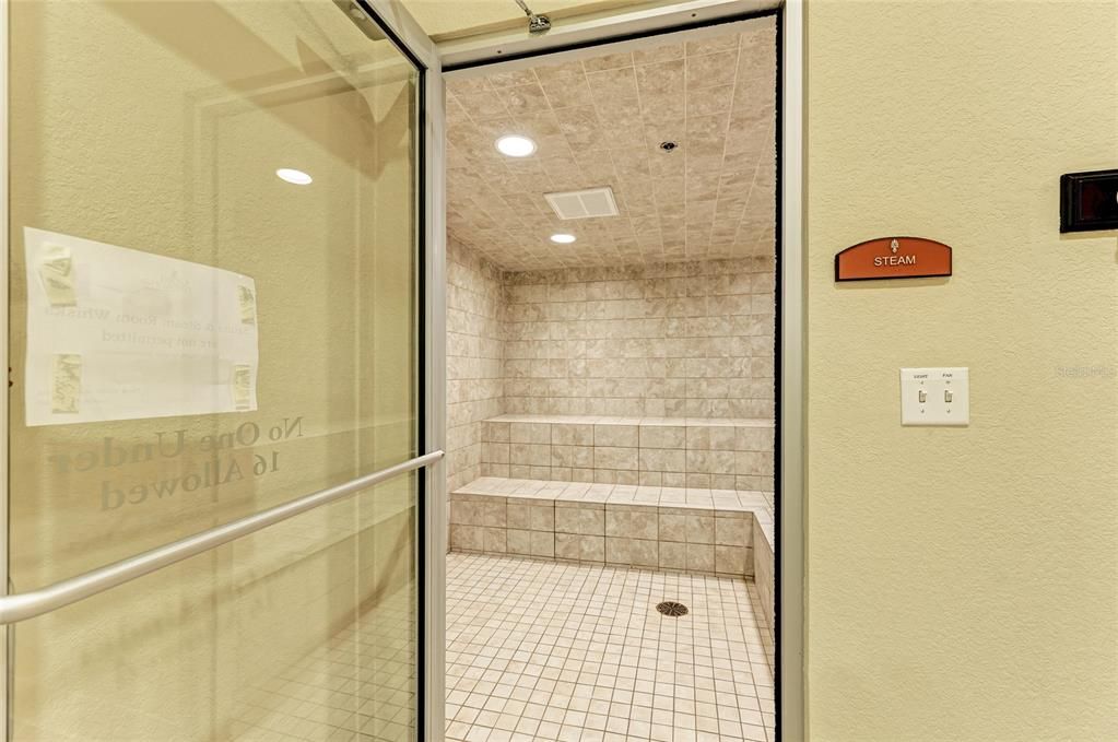 Activo con contrato: $899,000 (4 camas, 2 baños, 2243 Pies cuadrados)