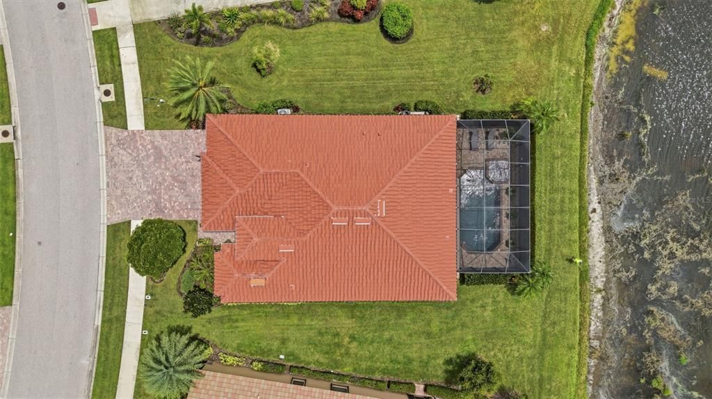 Activo con contrato: $899,000 (4 camas, 2 baños, 2243 Pies cuadrados)
