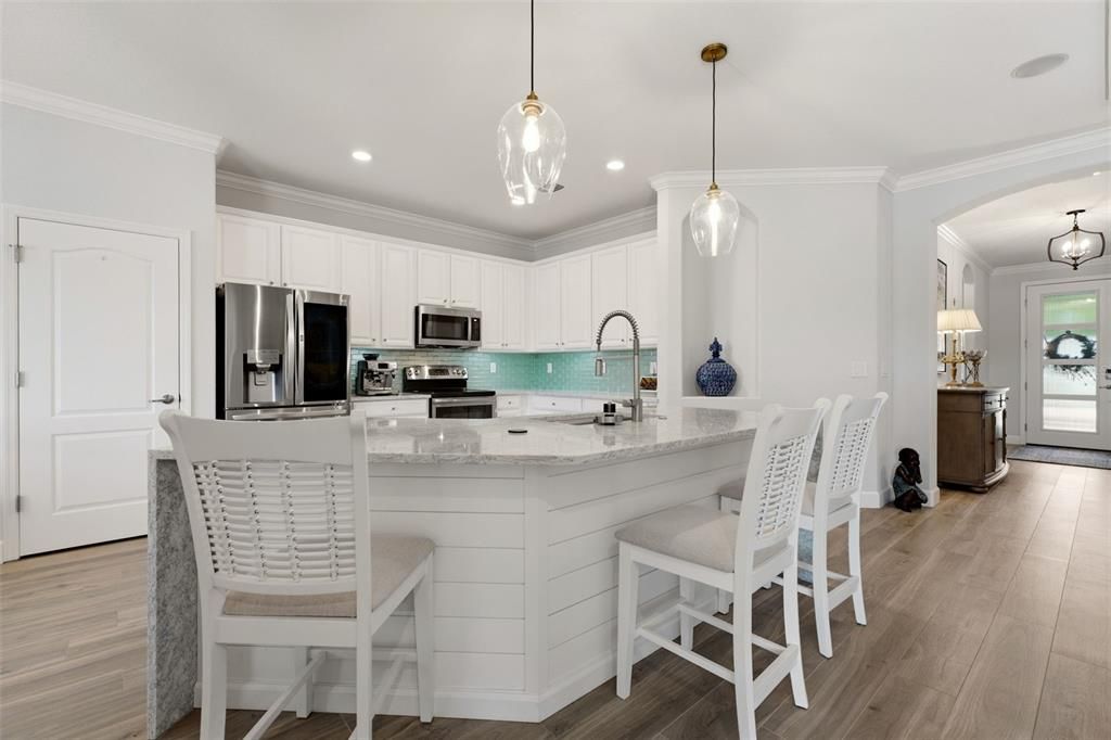 Activo con contrato: $899,000 (4 camas, 2 baños, 2243 Pies cuadrados)