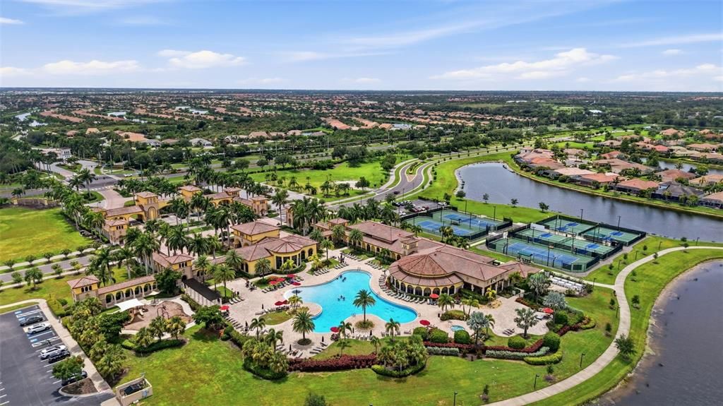 Activo con contrato: $899,000 (4 camas, 2 baños, 2243 Pies cuadrados)