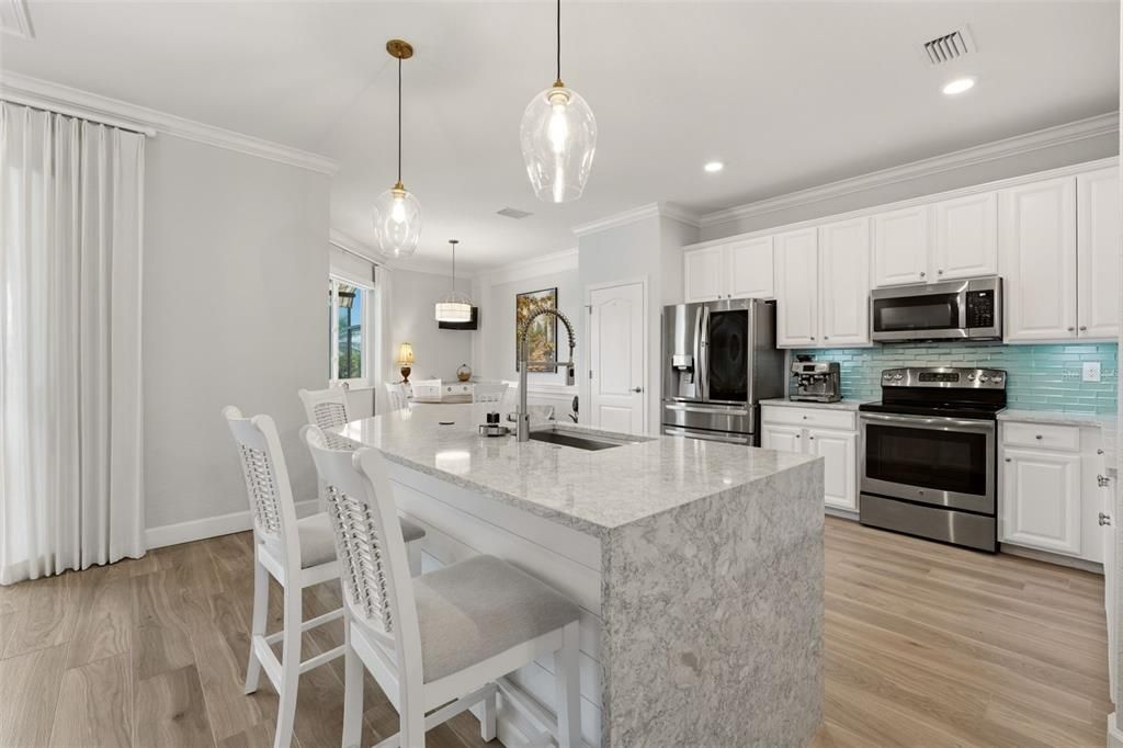 Activo con contrato: $899,000 (4 camas, 2 baños, 2243 Pies cuadrados)