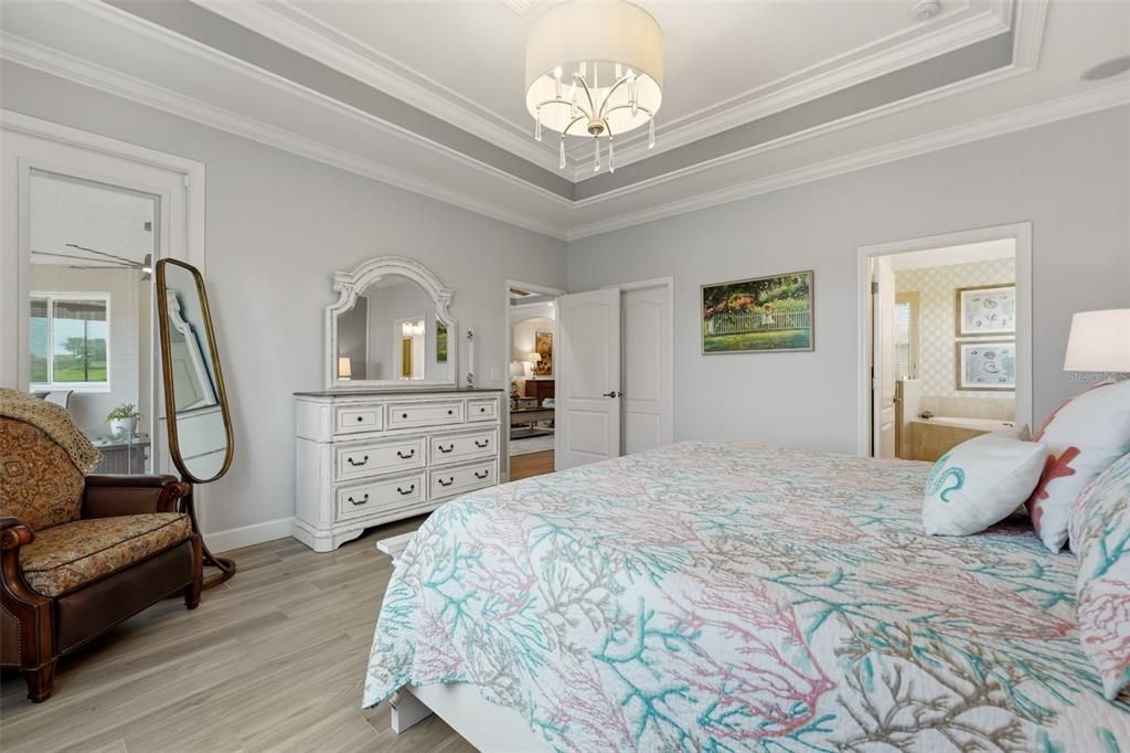Activo con contrato: $899,000 (4 camas, 2 baños, 2243 Pies cuadrados)