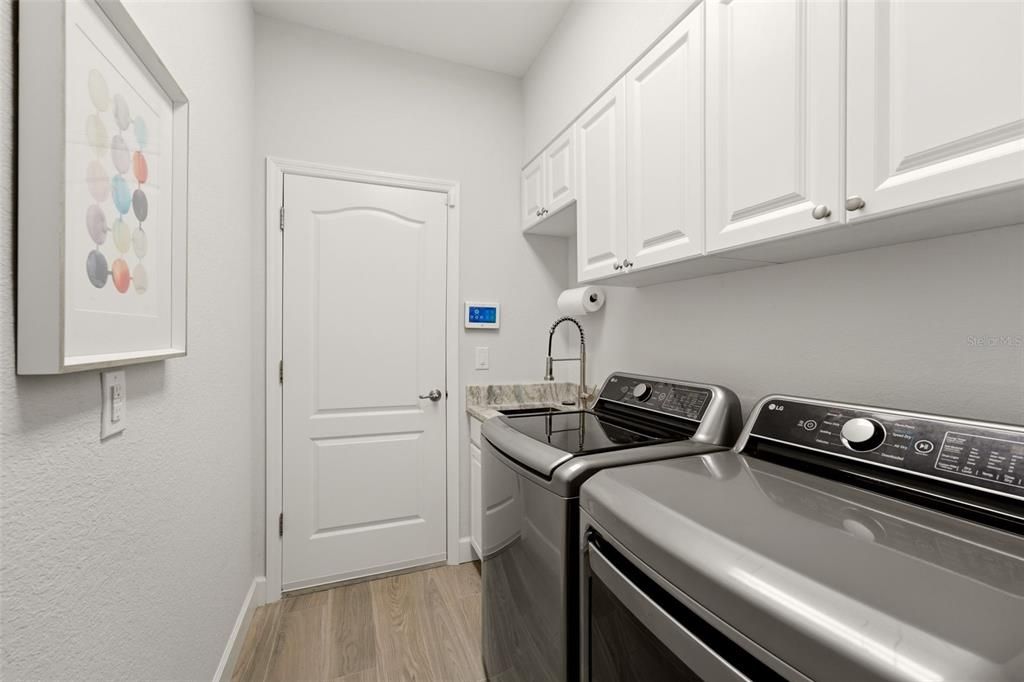 Activo con contrato: $899,000 (4 camas, 2 baños, 2243 Pies cuadrados)