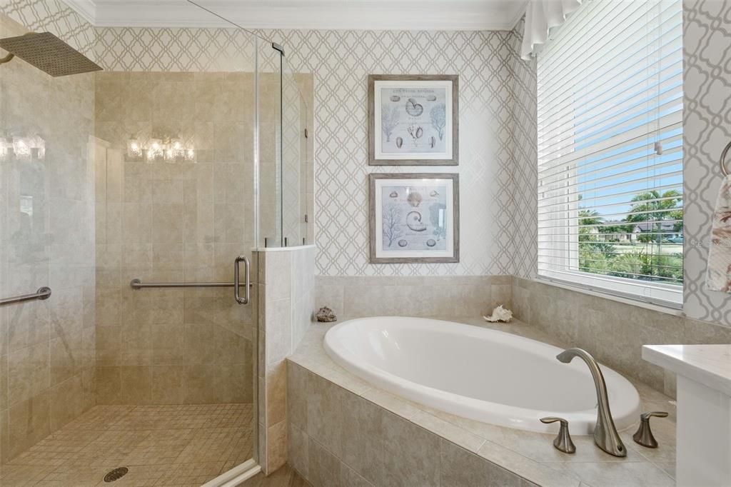 Activo con contrato: $899,000 (4 camas, 2 baños, 2243 Pies cuadrados)