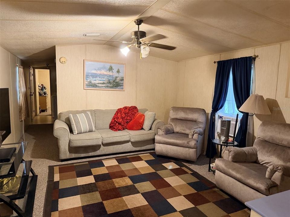 For Sale: $114,900 (2 beds, 2 baths, 840 Square Feet)