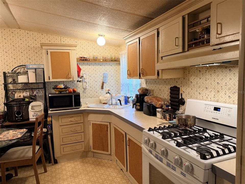 For Sale: $114,900 (2 beds, 2 baths, 840 Square Feet)