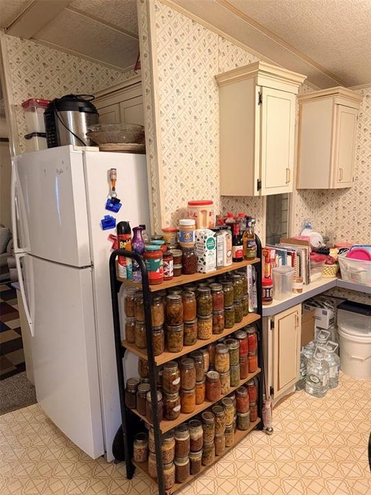 For Sale: $114,900 (2 beds, 2 baths, 840 Square Feet)