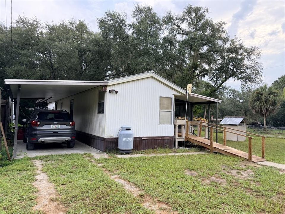 For Sale: $114,900 (2 beds, 2 baths, 840 Square Feet)