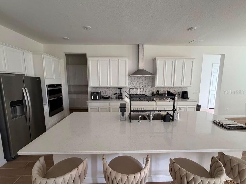 En Venta: $1,100,000 (5 camas, 4 baños, 3743 Pies cuadrados)
