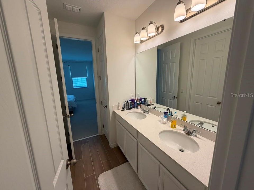 En Venta: $1,100,000 (5 camas, 4 baños, 3743 Pies cuadrados)