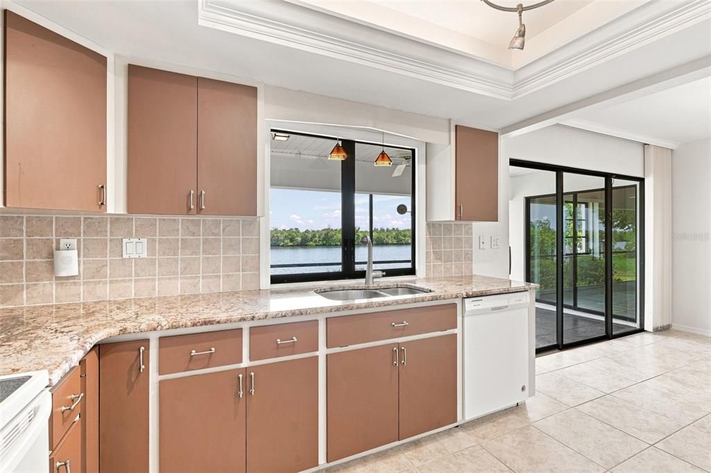 На продажу: $449,000 (3 спален, 2 ванн, 1405 Квадратных фут)