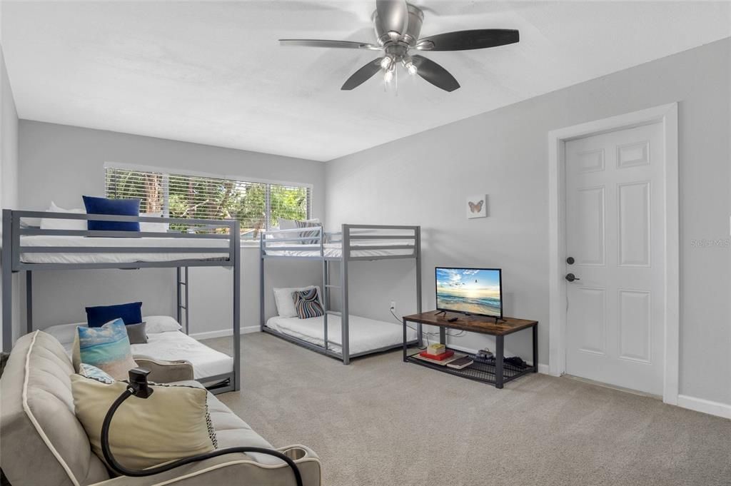 For Sale: $550,000 (4 beds, 2 baths, 1638 Square Feet)